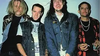 Butthole SurfersСлева направо: Кинг Коффи, Джефф Пинкус, Гибби Хейнс, Пол Лири