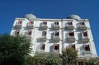 Исторический Splendid Palace Hotel (1908) около порта Бююкады