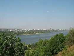 Вид на заречную часть города из парка