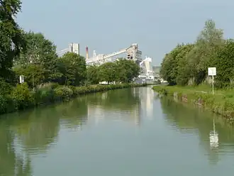 Восточный канал у Сорси-Сен-Мартен вблизи соединения с каналом Марна — Рейн.