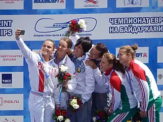 Ирина Андреева (крайняя слева) завоевала серебряную медаль в каноэ-двойке на чемпионате Европы в Москве (2016)