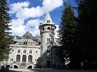 Главный фасад замка