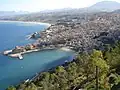 Veduta panoramica sul paese e sulla cala marina