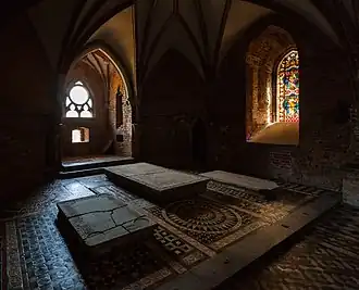 Надгробные плиты трёх Великих Магистров