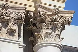 Капители фасада