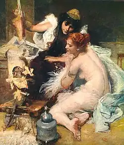 Девушки, играющие с обезьянкой.