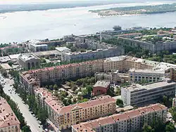 Старая улица Островского (диагональный ряд зданий) скрыта внутри квартала 50-х гг. застройки