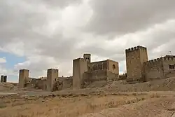 Стены Артахоны, первоначально построенные в 11-м и 12-м веках. Артахоной некоторое время управлял Вела Ладрон от имени короля Наваррского.