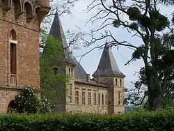 Две части замка, вид с южной стороны