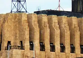 Крупный план зубчатого верха