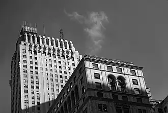 Вид на Чейнин-билдинг со стороны Першинг-Сквер