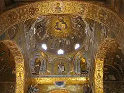 Мозаика купола Палатинской капеллы в Палермо, 1132—1140 гг. Христос Пантократор помещён в центр круга из четырёх архангелов и восьми ангелов