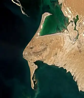 Спутниковый снимок полуострова Челекен, Южная Челекенская коса расположена к югу от полуострова