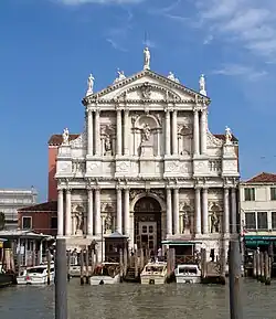 Церковь Санта Мария дельи Скальци. Фасад. Статуи Б. Фалькони. 1672—1680