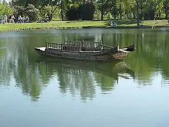 Большой пруд в китайском саду