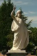 Статуя благословляющего Христа на могиле ван Россума и Марианны.