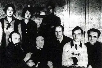 Круг Бахтина, фото 1920-х годов. Бахтин — крайний слева на переднем плане, Волошинов — посередине, между ними М. В. Юдина