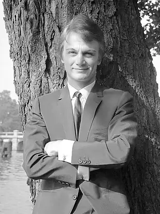 Клод Франсуа в саду отеля Amstelhotel (Нидерланды). Фото 1.10.1965 г.