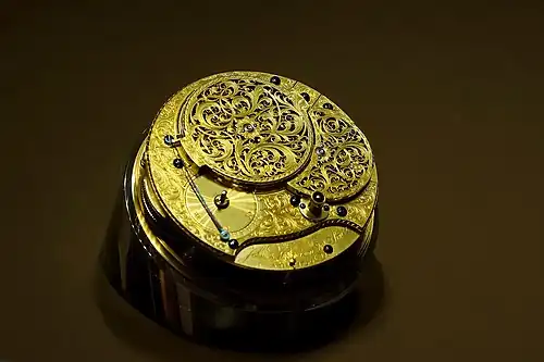 Одни механические часы (были использованы для плавания)