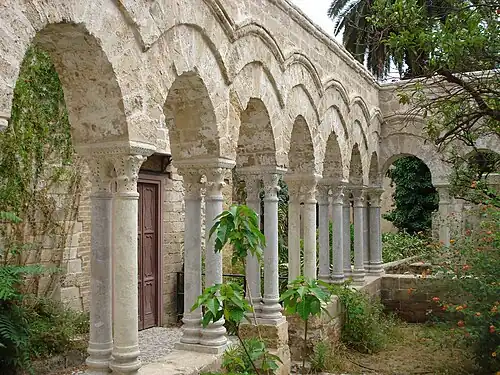 Колоннада клуатра