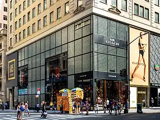 Флагманский магазин Coach House в Нью-Йорке