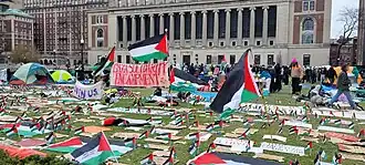 Палаточный лагерь протестующих во дворе Колумбийского университета