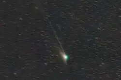 Комета 20 января 2023 г. с видимым широким пылевым хвостом и тонким ионным хвостом.