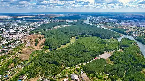 Около Разгуляевского парка в Каменске-Уральском