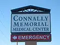 Медицинский центр Connally Memorial Medical Center, названный в честь братьев Джона, Уэйна и Мерилла.