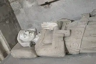 Эффигия Эмона Корбейского в соборе Сен-Спир, Корбей-Эсон, Франция.