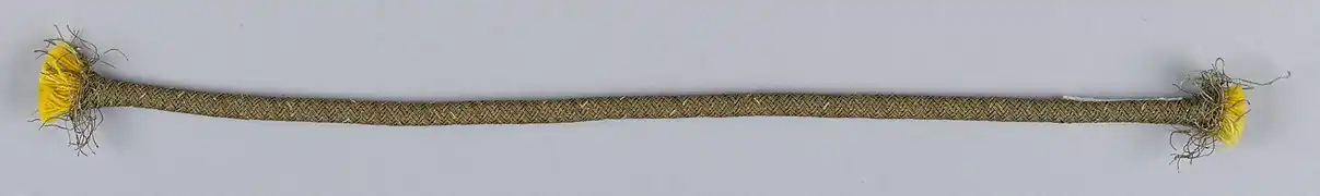 Позолоченная нить сплетенная вокруг хлопковой сердцевины