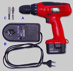 Аккумуляторный шуруповёрт и зарядное устройство