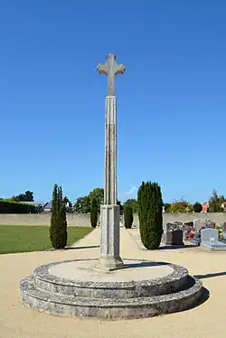 Кладбищенский крест