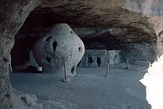 Гигантская «олья» (сосуд) и жилище