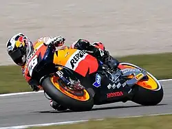 Марк Маркес и Валентино Росси на трассе Сильверстоун в 2013 году