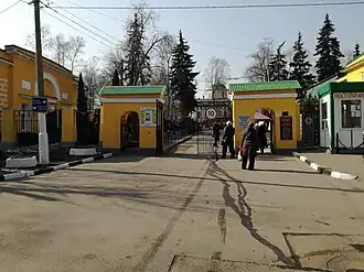 Входные ворота на Даниловское кладбище