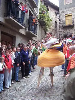 Танец ходулей