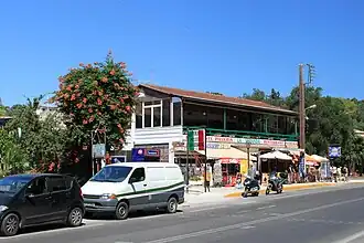 Пиццерия, ресторан и супермаркет в Дасьи