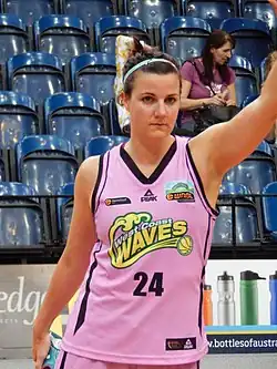 Деанна Смит в игре за «Уэст-Кост Уэйвз» (9 ноября 2014 года)