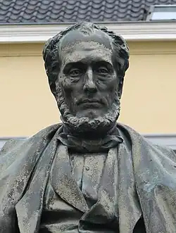 statue d'un magistrat, Centre administratif d'Ath.