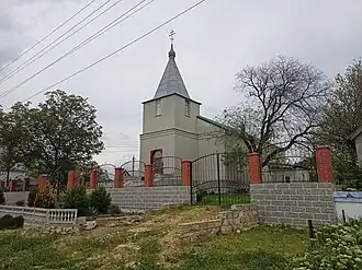 Церковь в селе (бывшая немецкая кирха)