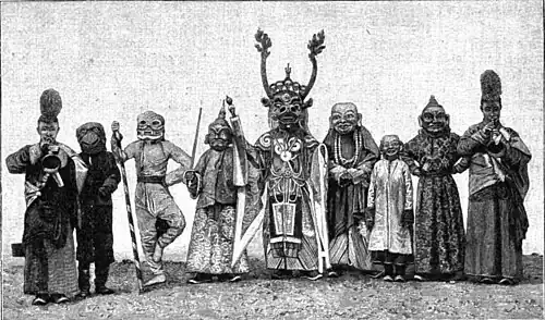 Маски на церемонии Цам