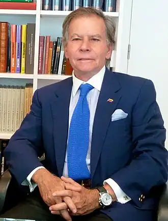 Бывший представитель Венесуэлы в ООН (1991—1993) и бывший губернатор Федерального округа (1974—1977) Диего Арриа