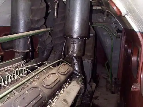 Дизель и холодильник тепловоза