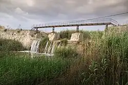 Плотина в низовье реки