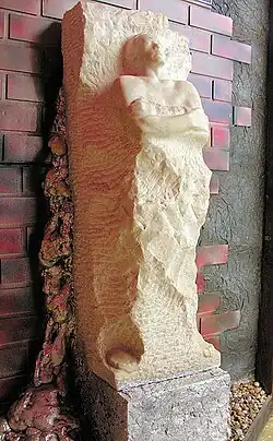 Миниатюрная копия памятника Карбышеву в Центральном музее Вооруженных Сил РФ, Москва, 2008 год.