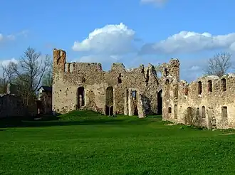 Руины замка в 2015 году.