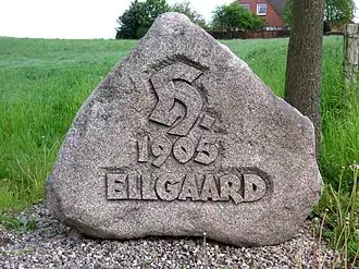 Мемориальный камень с надписью «1905 Ellgaard»