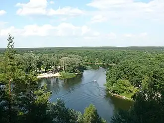 Возле Казачьей горы, ниже по течению от Змиёва