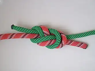 Фламандский узел, встречная восьмёрка.Связывательный штык, часто даваемый в узловых монографиях, но редко используемый. Громоздкий и занудно-завязываемый.